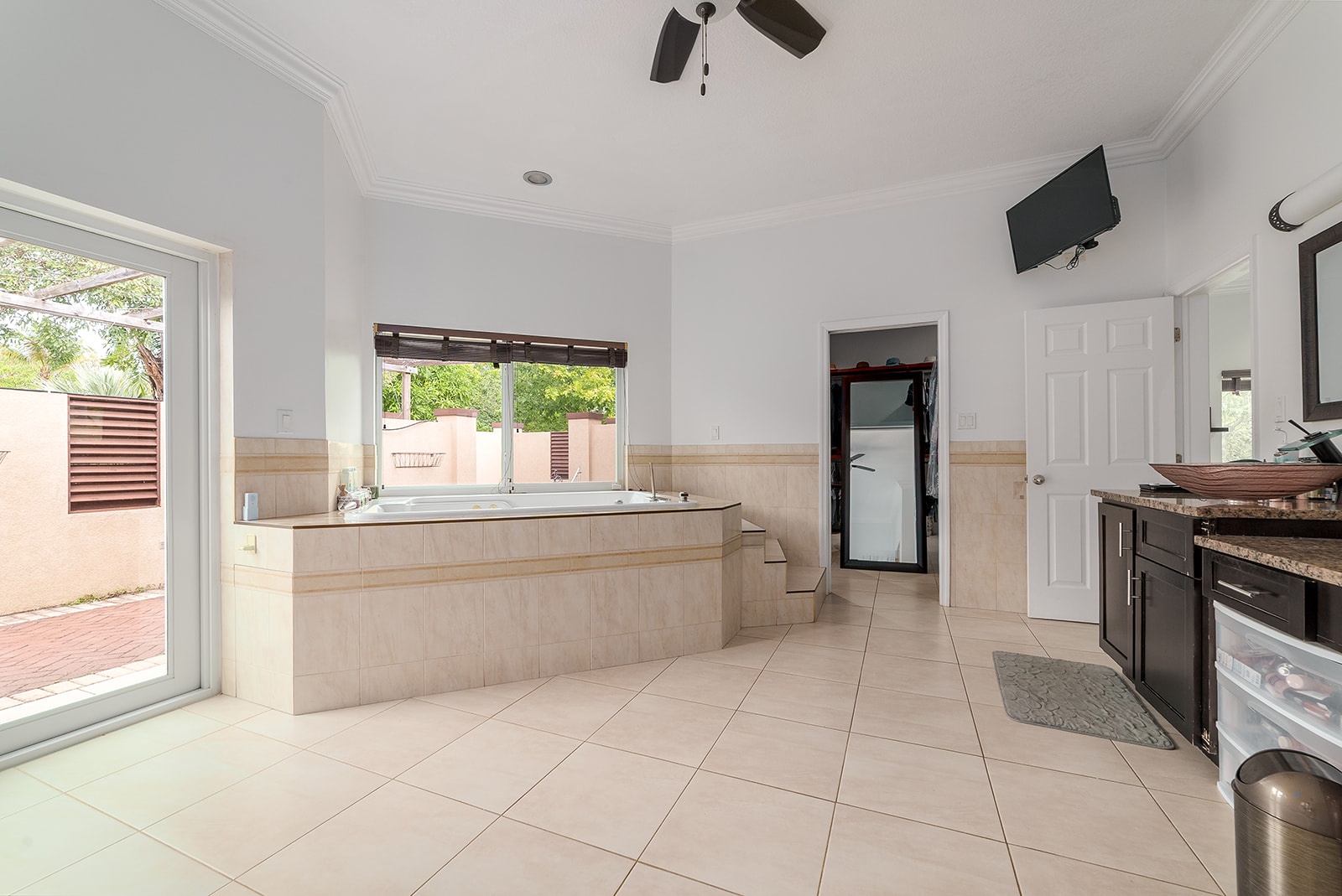 3 BED MIDWAY CLOSE FAMILY HOME