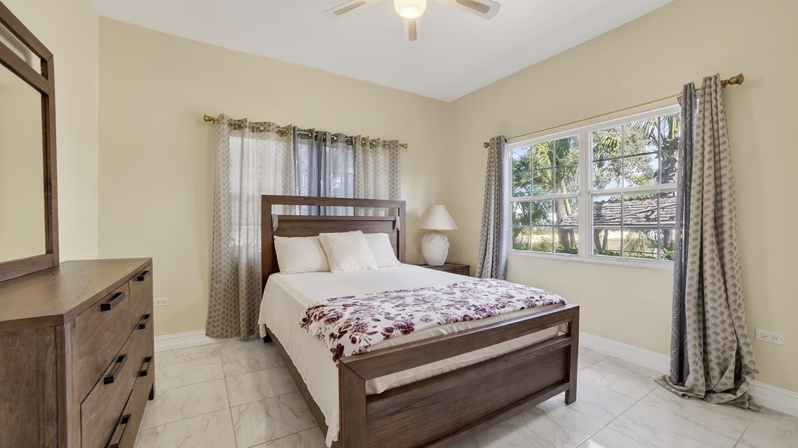 Savannah | Single Family Home W/ Den And Large Yard - Available November 5th