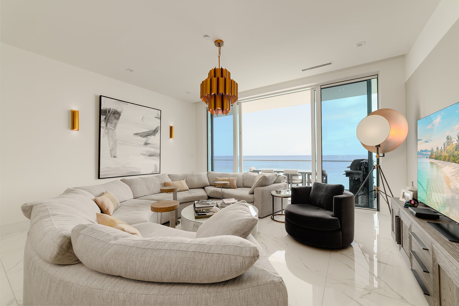 FIN - CHIC 4 BED W DEN CONDO