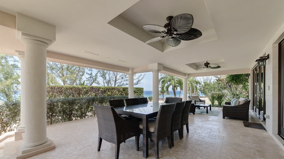 Casa Luna - Beachfront Paradise