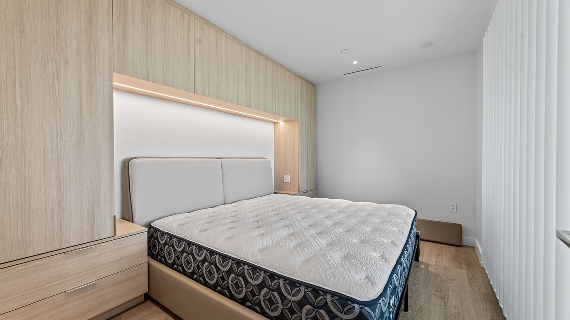 One Gt 1 Bed + Den - Unit 507