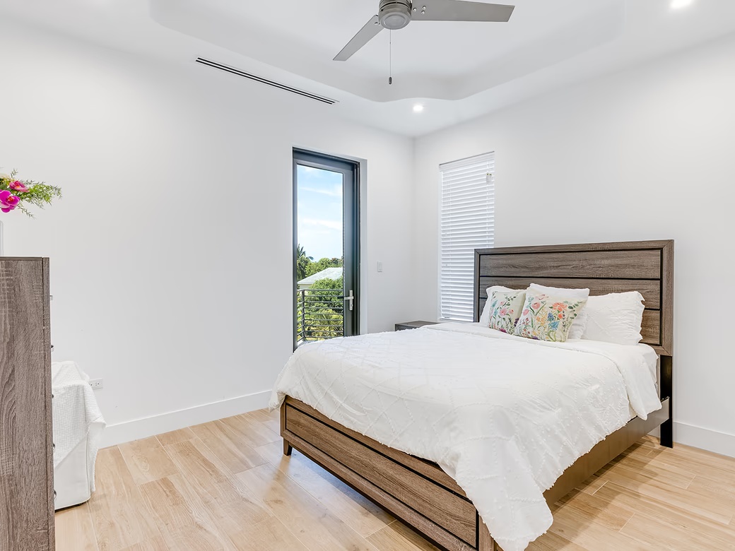 Royal Palms - 5 Bedroom Estate W/rental Unit
