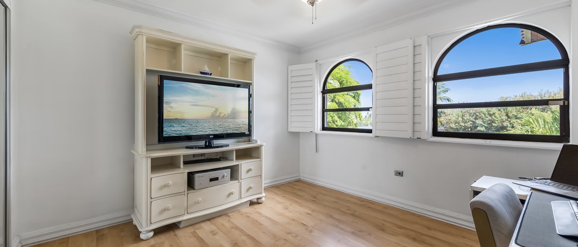 Lime Tree Bay Unique 4 Bed, 3.5 Bath With Water View
