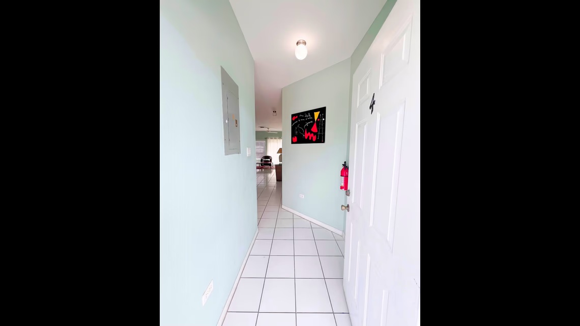 2bed/2bath - Town & Country - Smith Rd, George Town