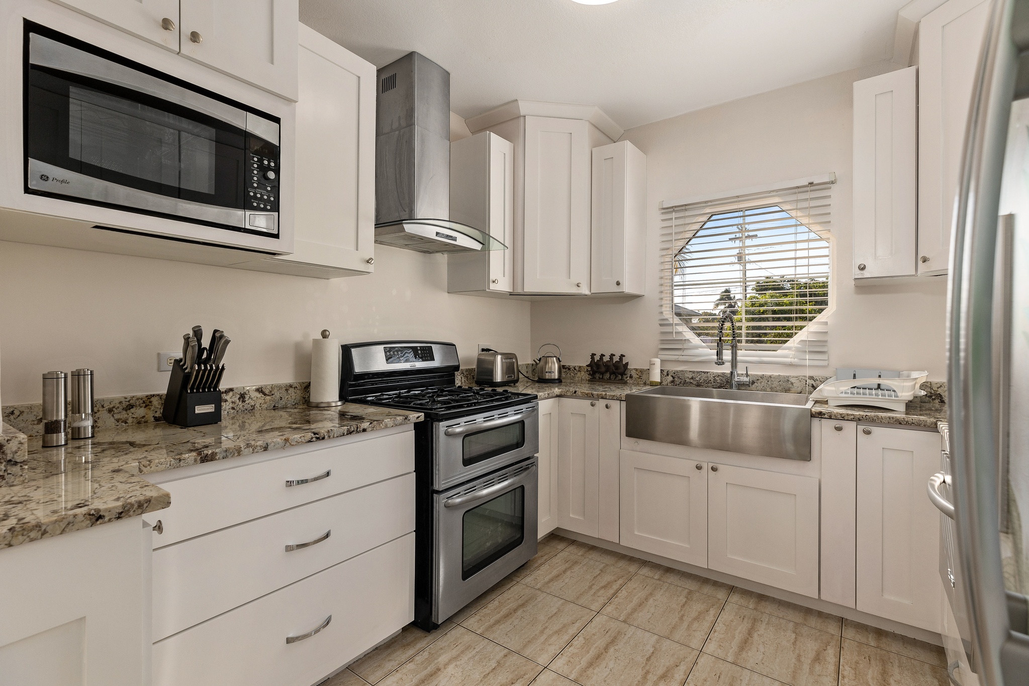Beautiful 2-Bedroom - Large private fenced yard - Pets considered