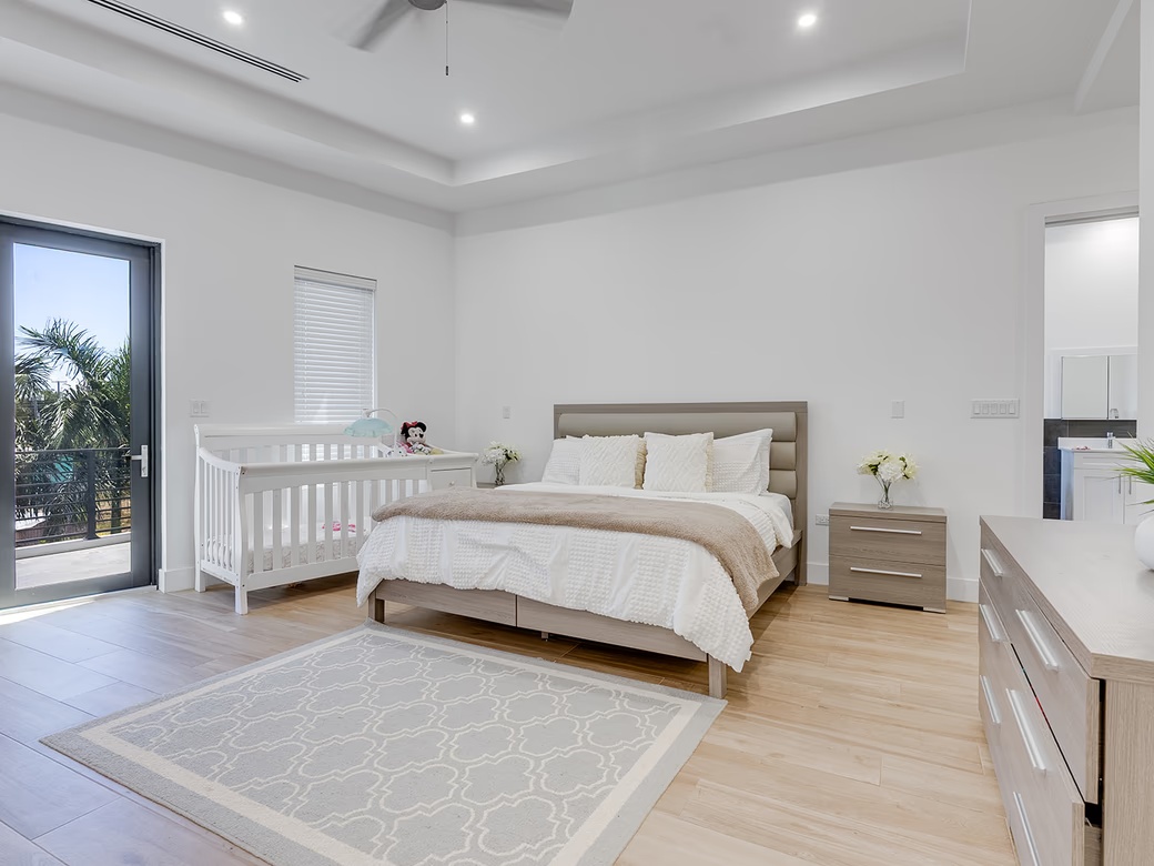 Royal Palms - 5 Bedroom Estate W/rental Unit
