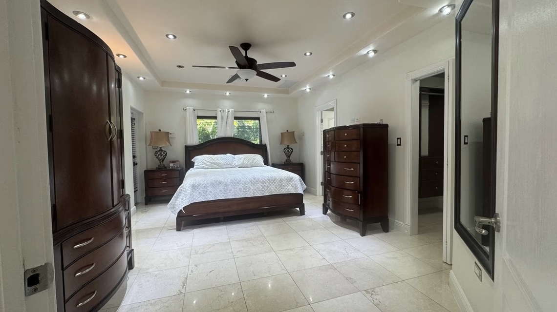 Canal - Front Living - Yacht Club Villas
