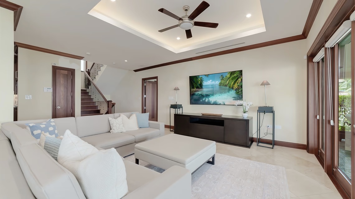 Casa Luna - Beachfront Paradise