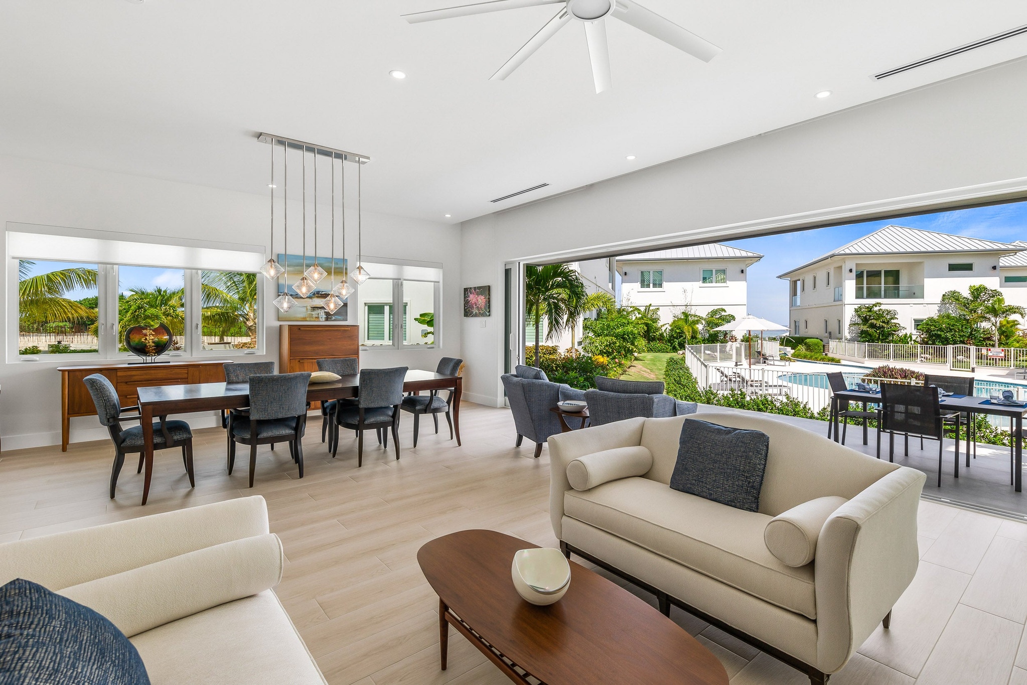 OCEANS 9 VILLA 7 WEST BAY LUXURY BEACHVIEW DETACHED HOME, KY