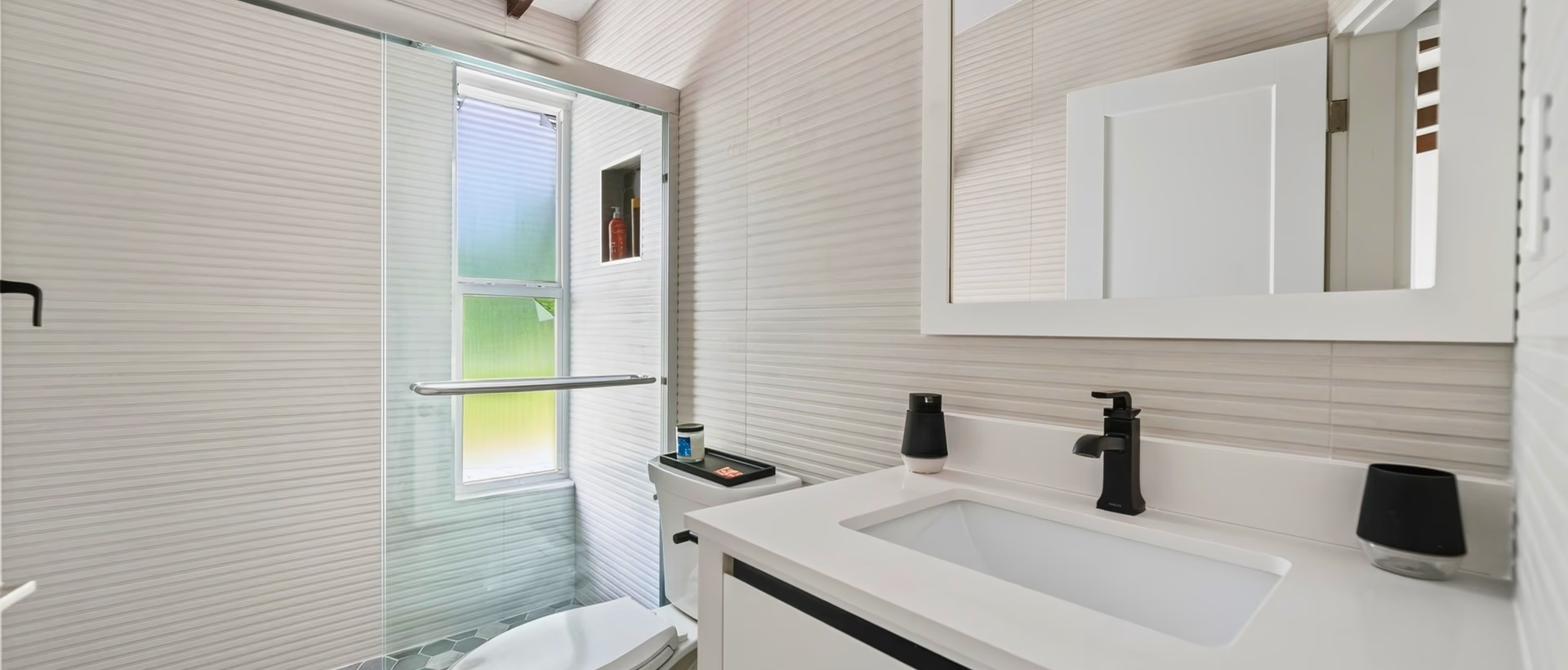 4 Bed Oceanfront Rental In West Bay