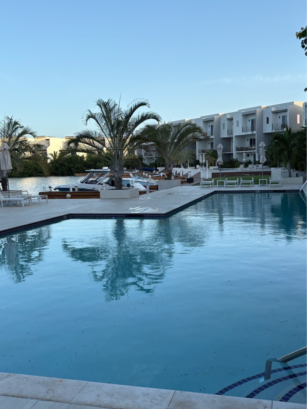 Ocean Crest 1 Bedroom Rental With Boat Dock