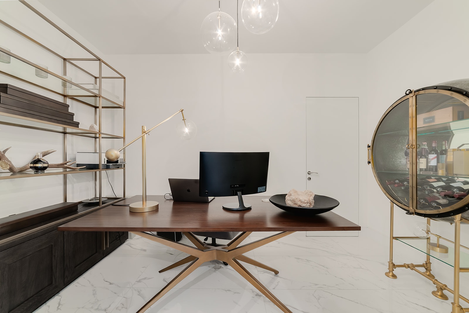 FIN - CHIC 4 BED W DEN CONDO