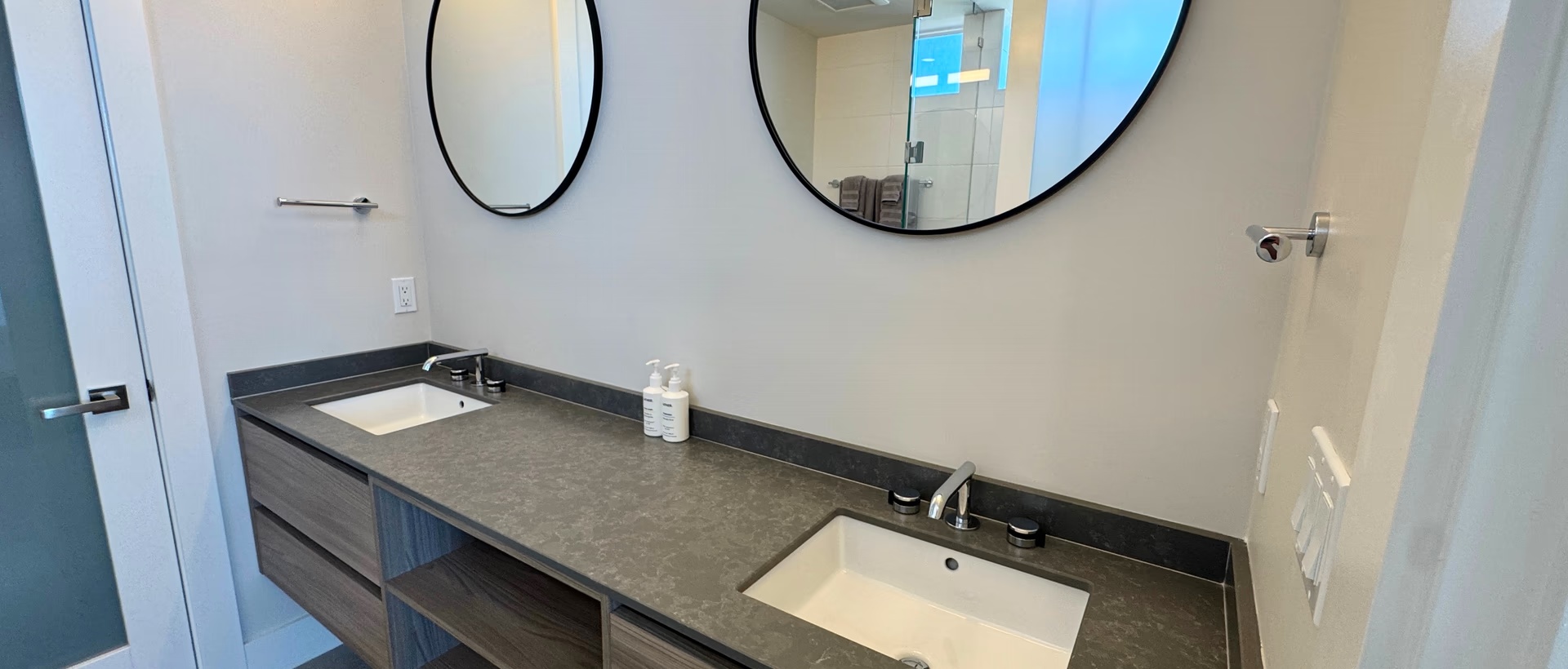 Point West 2 Bed/2bath Oceanfront Condo
