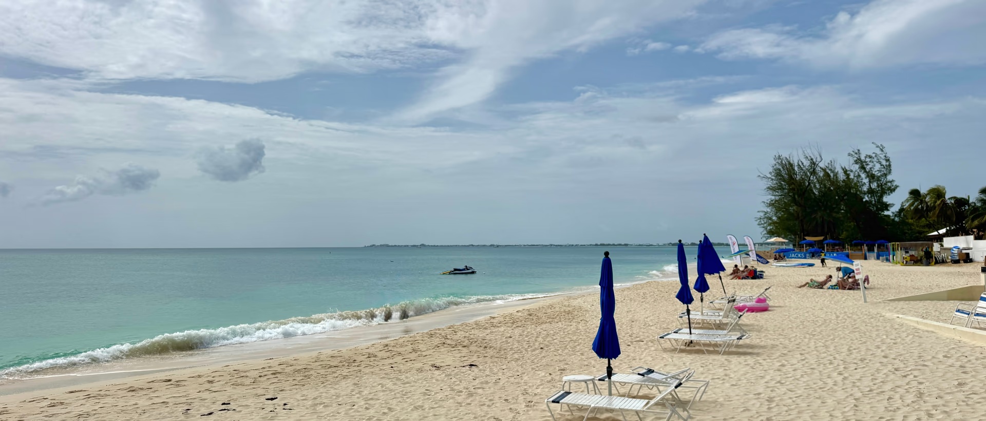 Cayman Reef Renovated 1 Bedroom Beachfront Condo - Short Term