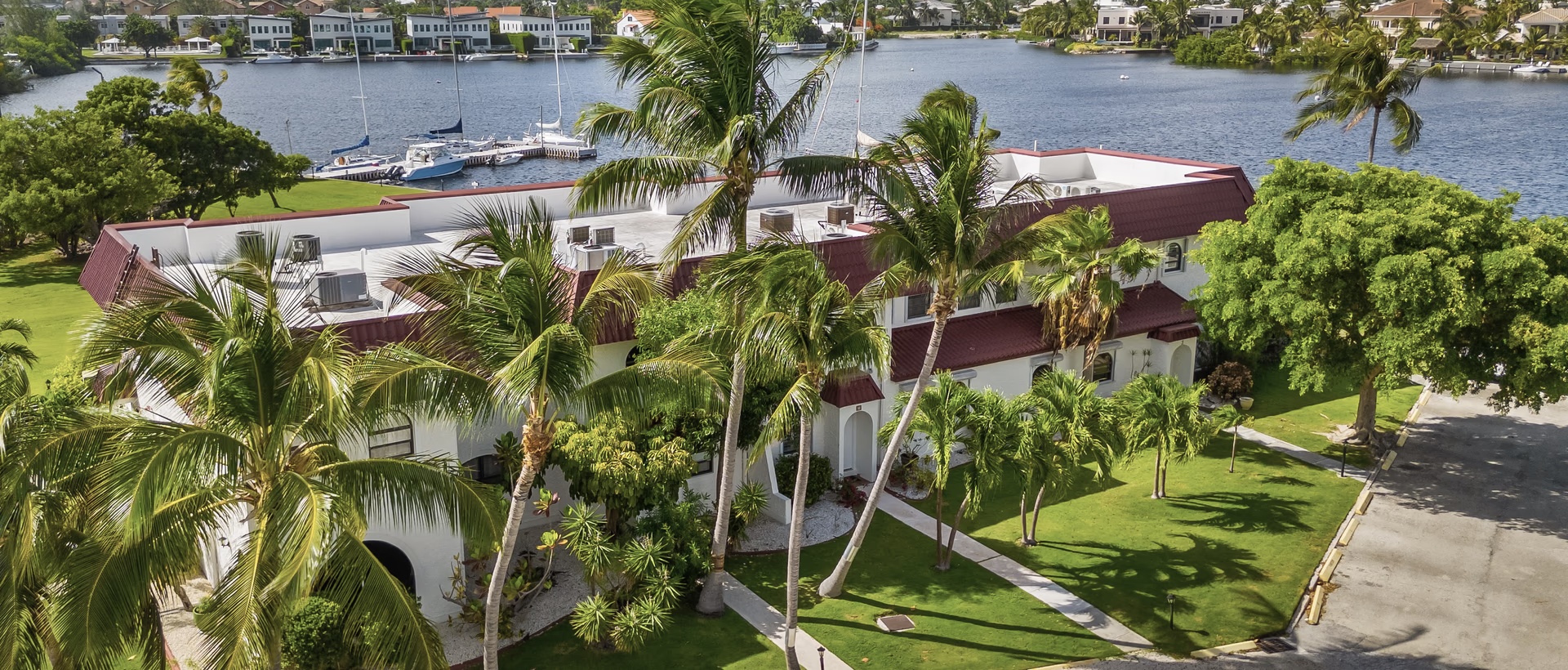 Lime Tree Bay Unique 4 Bed, 3.5 Bath With Water View