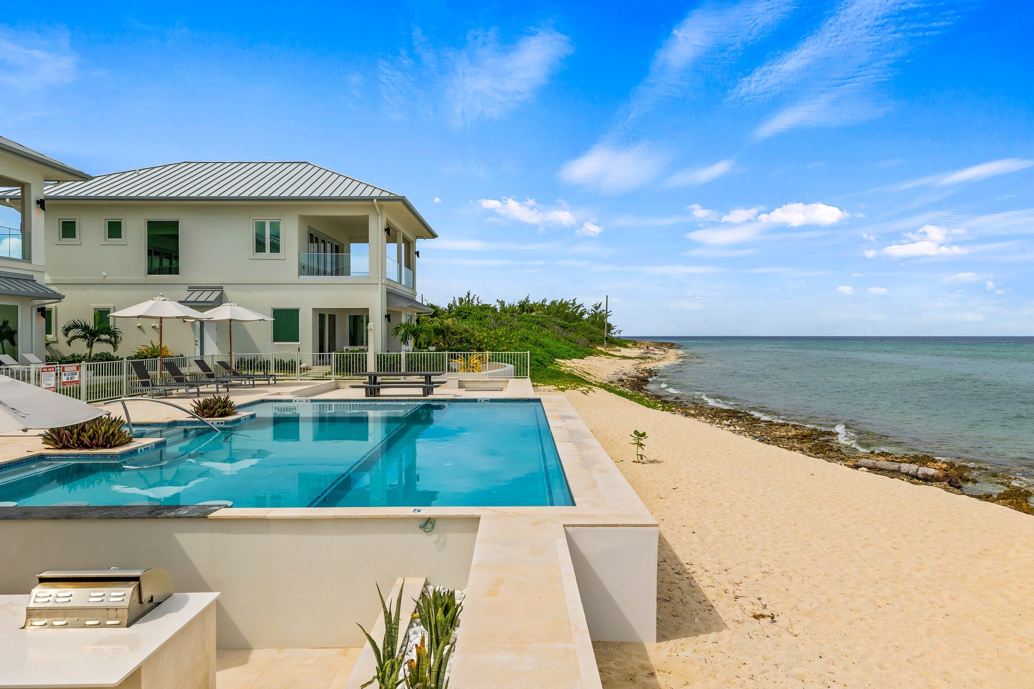 OCEANS 9 VILLA 7 WEST BAY LUXURY BEACHVIEW DETACHED HOME, KY