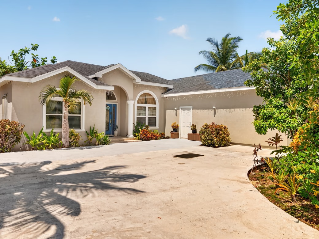 Savannah Newlands Family Home With Pool, Outside Bar & Income - Generating Guest Suite