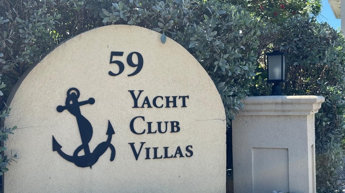 Canal - Front Living - Yacht Club Villas