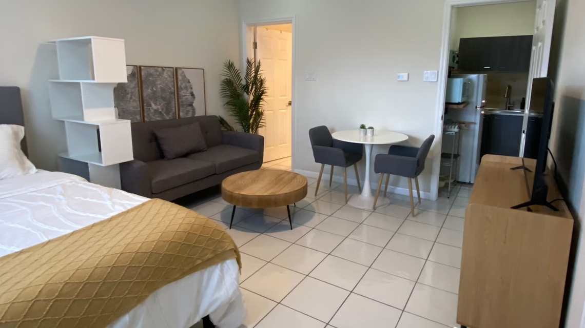 Private Efficiency 1 Bed Apt. — All Inclusive 1750
