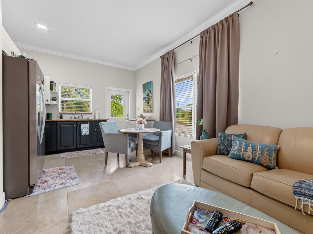 Savannah Newlands Family Home With Pool, Outside Bar & Income - Generating Guest Suite