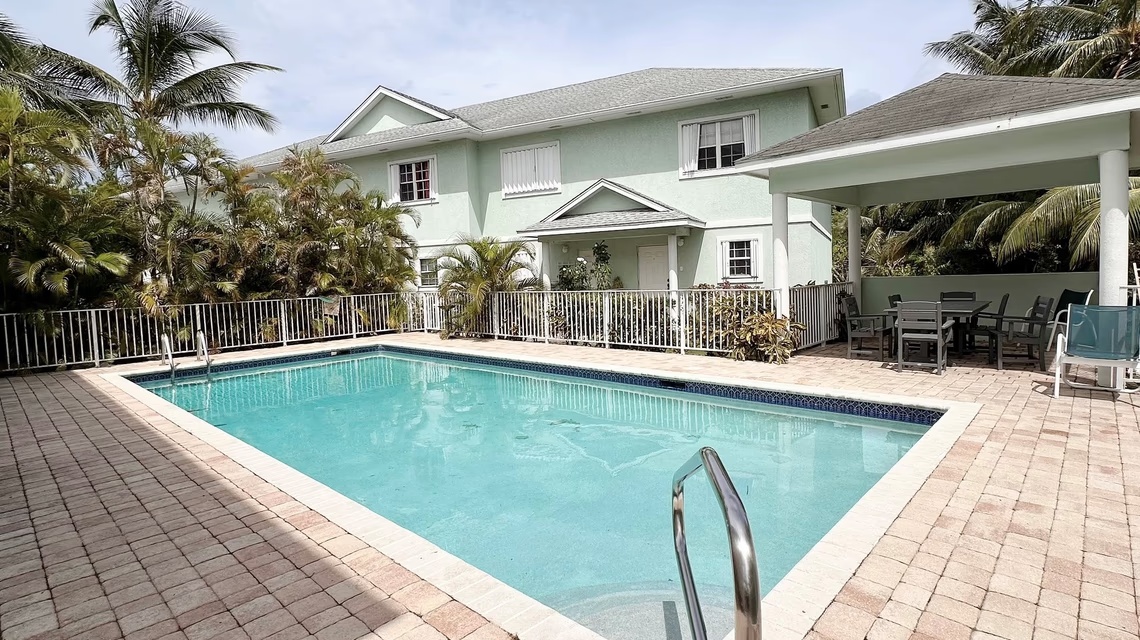 2bed/2bath - Town & Country - Smith Rd, George Town