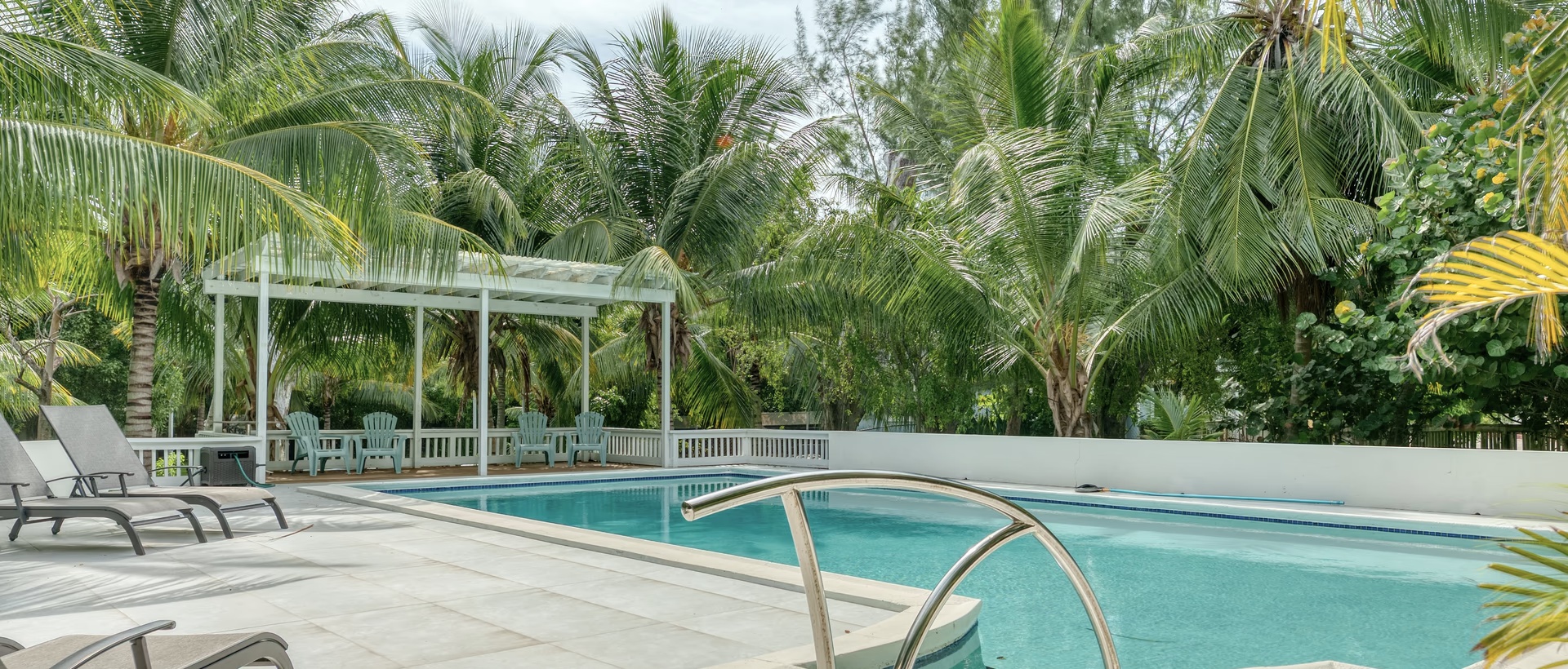 4 Bed Oceanfront Rental In West Bay