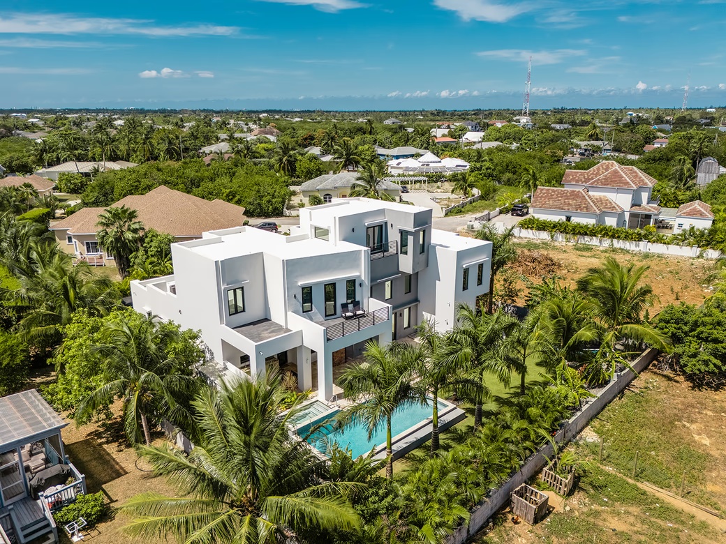 Royal Palms - 5 Bedroom Estate W/rental Unit