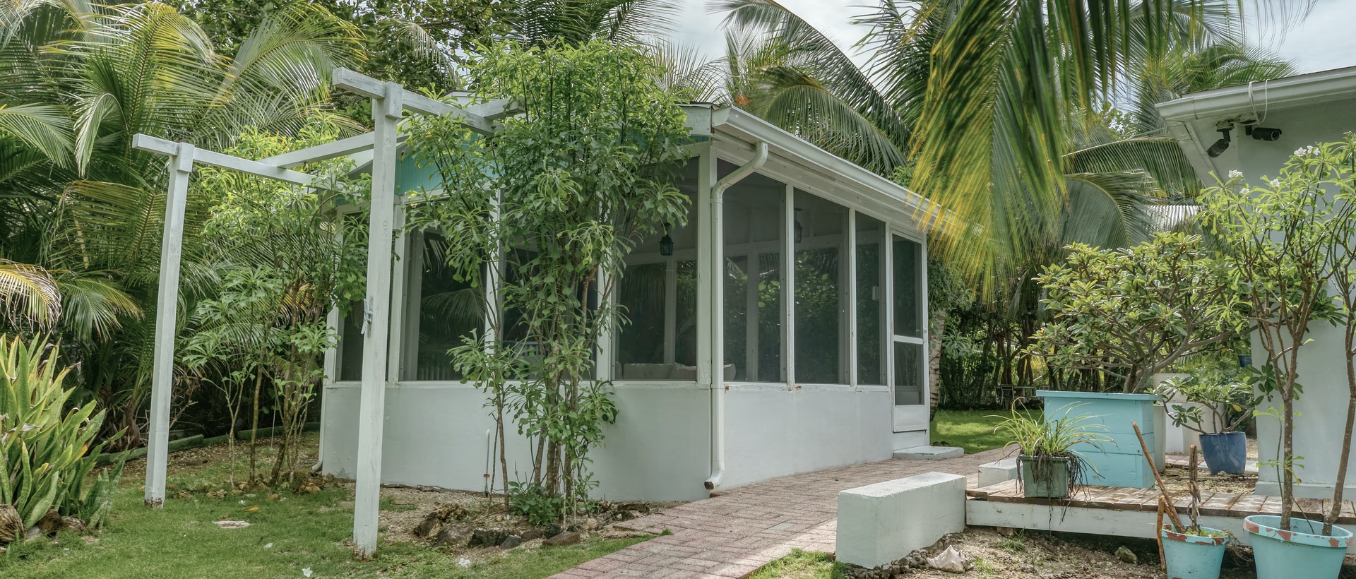 4 Bed Oceanfront Rental In West Bay