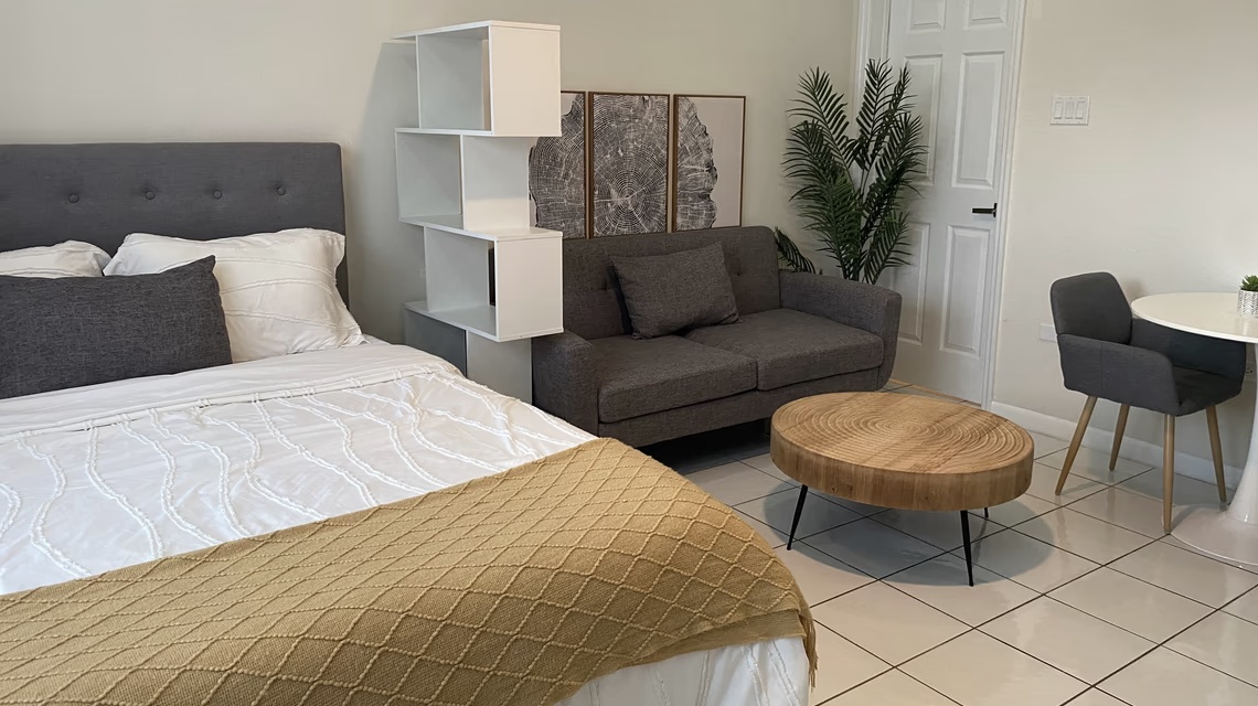 Private Efficiency 1 Bed Apt. — All Inclusive 1750