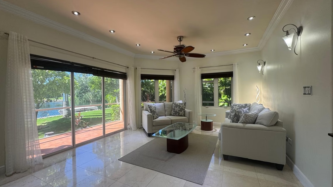 Canal - Front Living - Yacht Club Villas