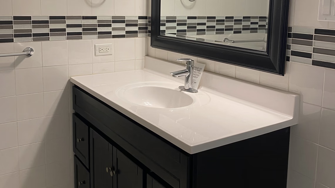 Private Efficiency 1 Bed Apt. — All Inclusive 1750