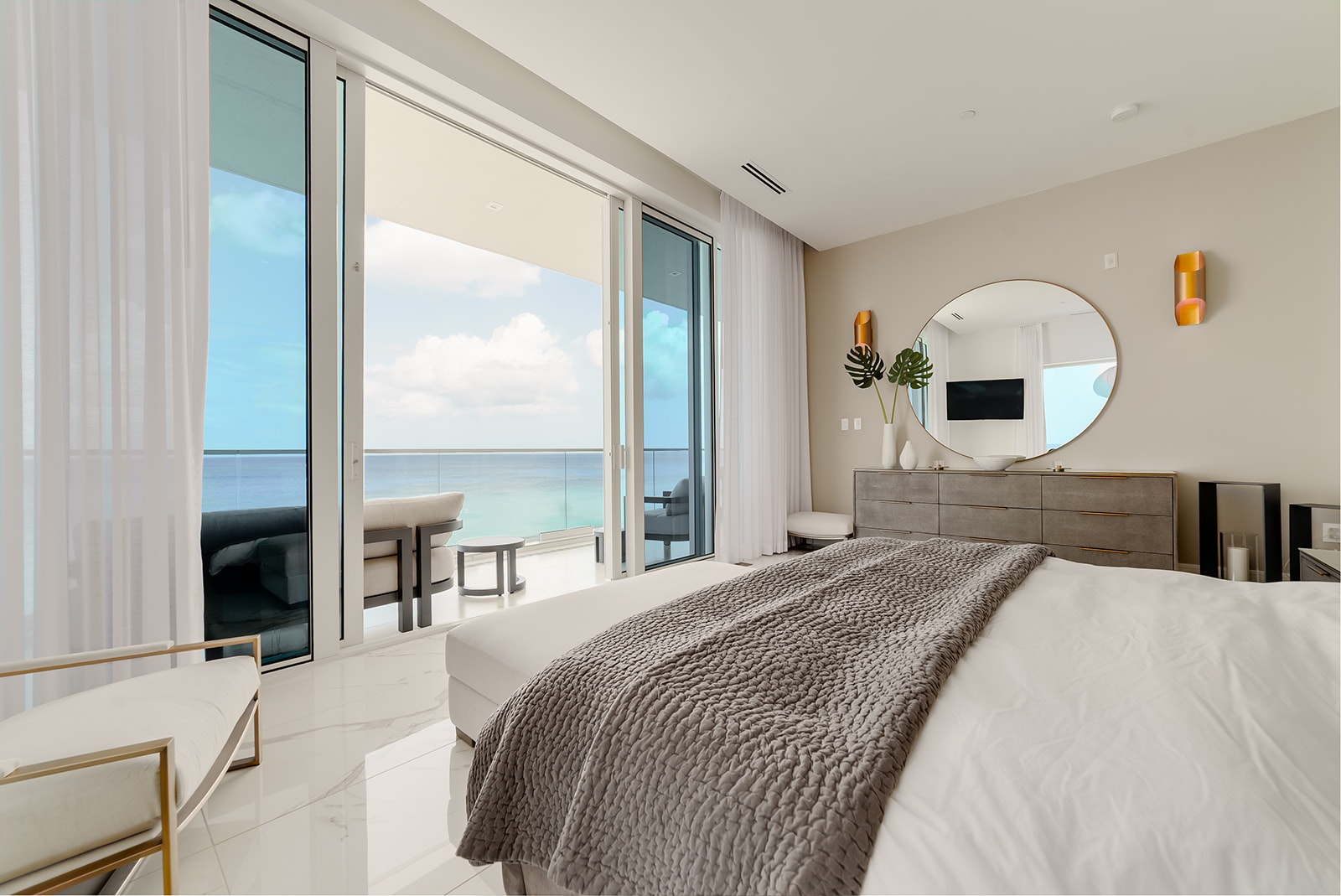 FIN - CHIC 4 BED W DEN CONDO