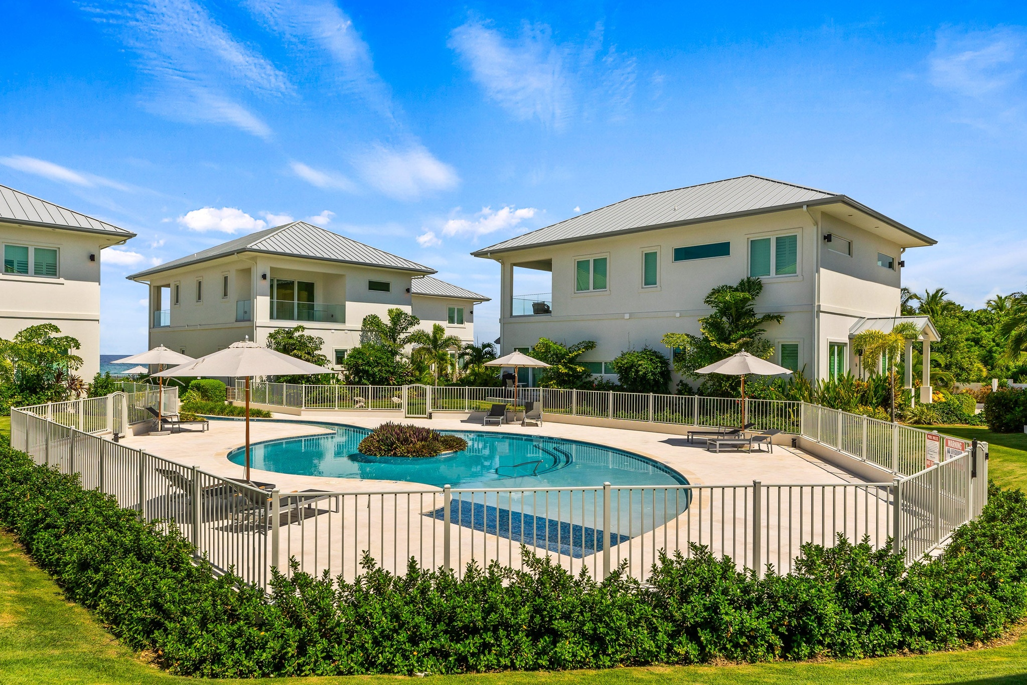 OCEANS 9 VILLA 7 WEST BAY LUXURY BEACHVIEW DETACHED HOME, KY
