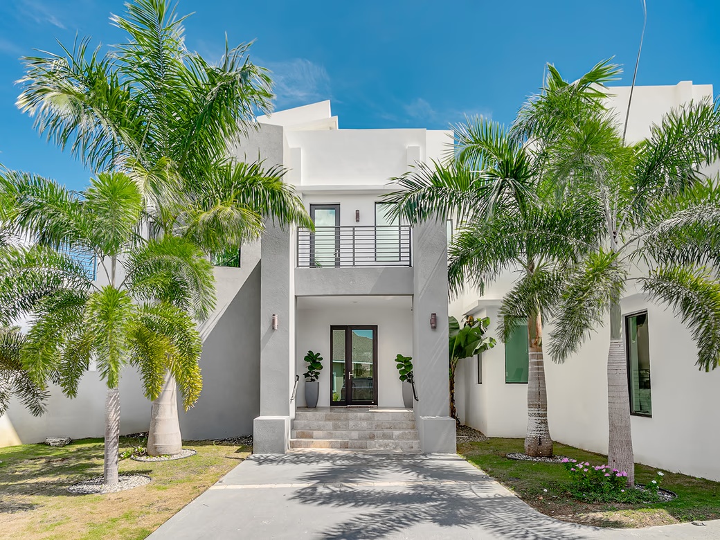 Royal Palms - 5 Bedroom Estate W/rental Unit