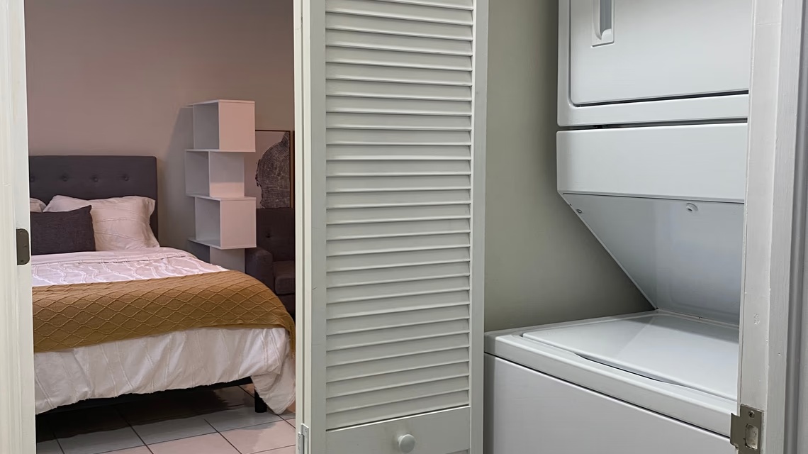 Private Efficiency 1 Bed Apt. — All Inclusive 1750