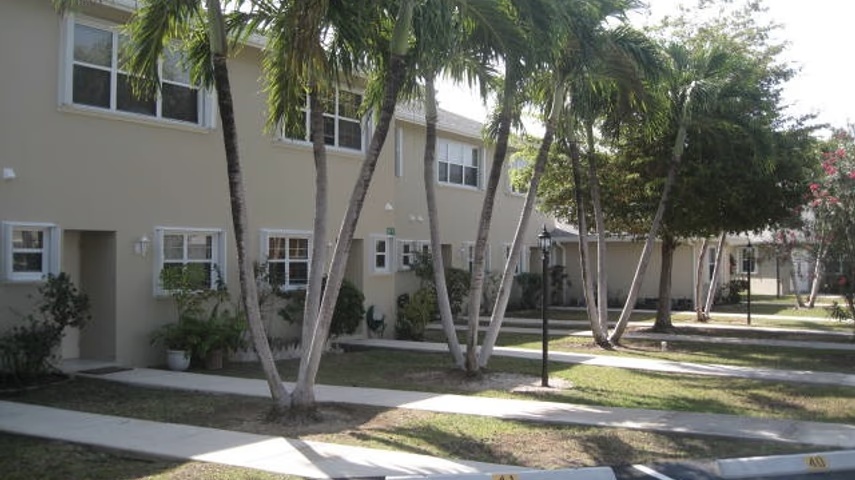 Palm Springs Townhouse 2/2.5 Bath