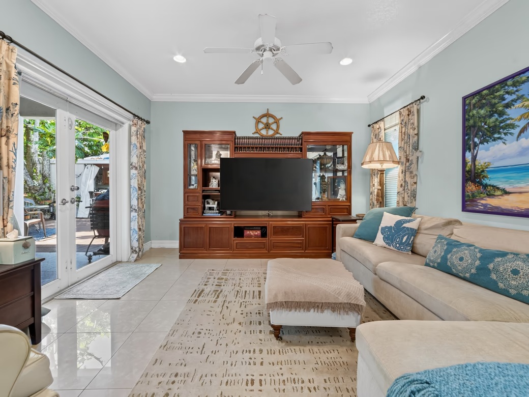 Savannah Newlands Family Home With Pool, Outside Bar & Income - Generating Guest Suite