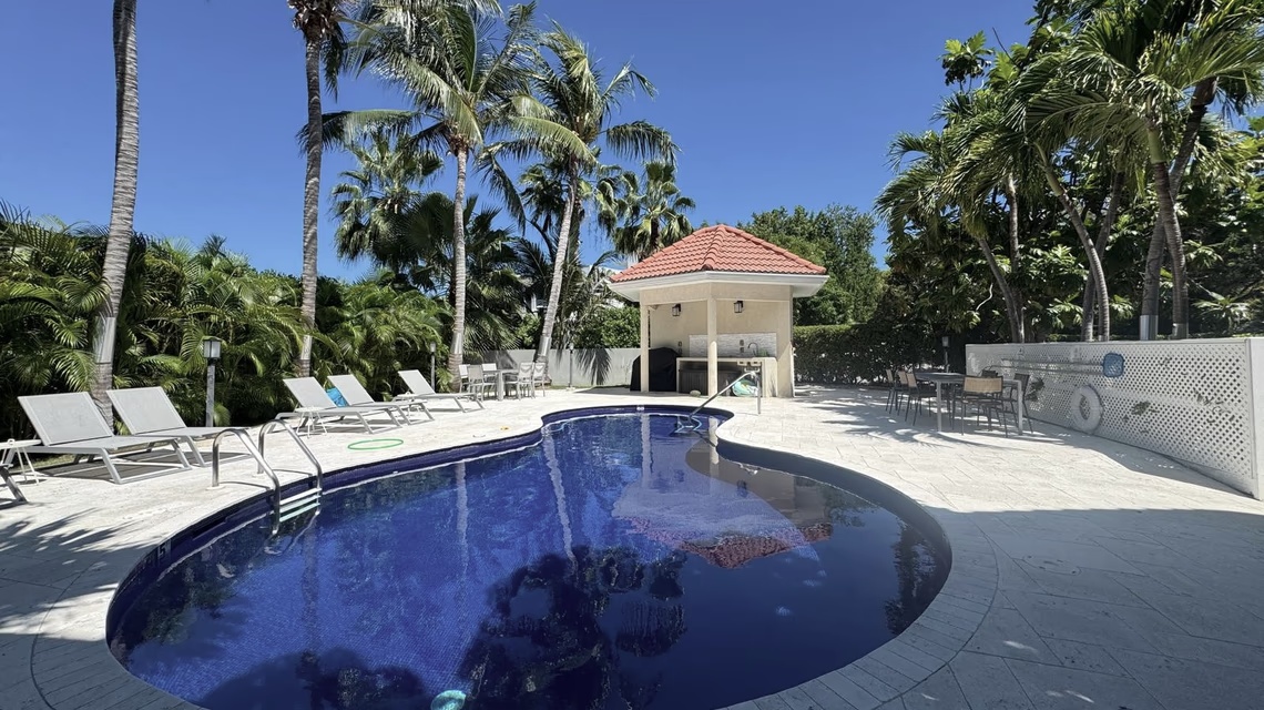 Canal - Front Living - Yacht Club Villas