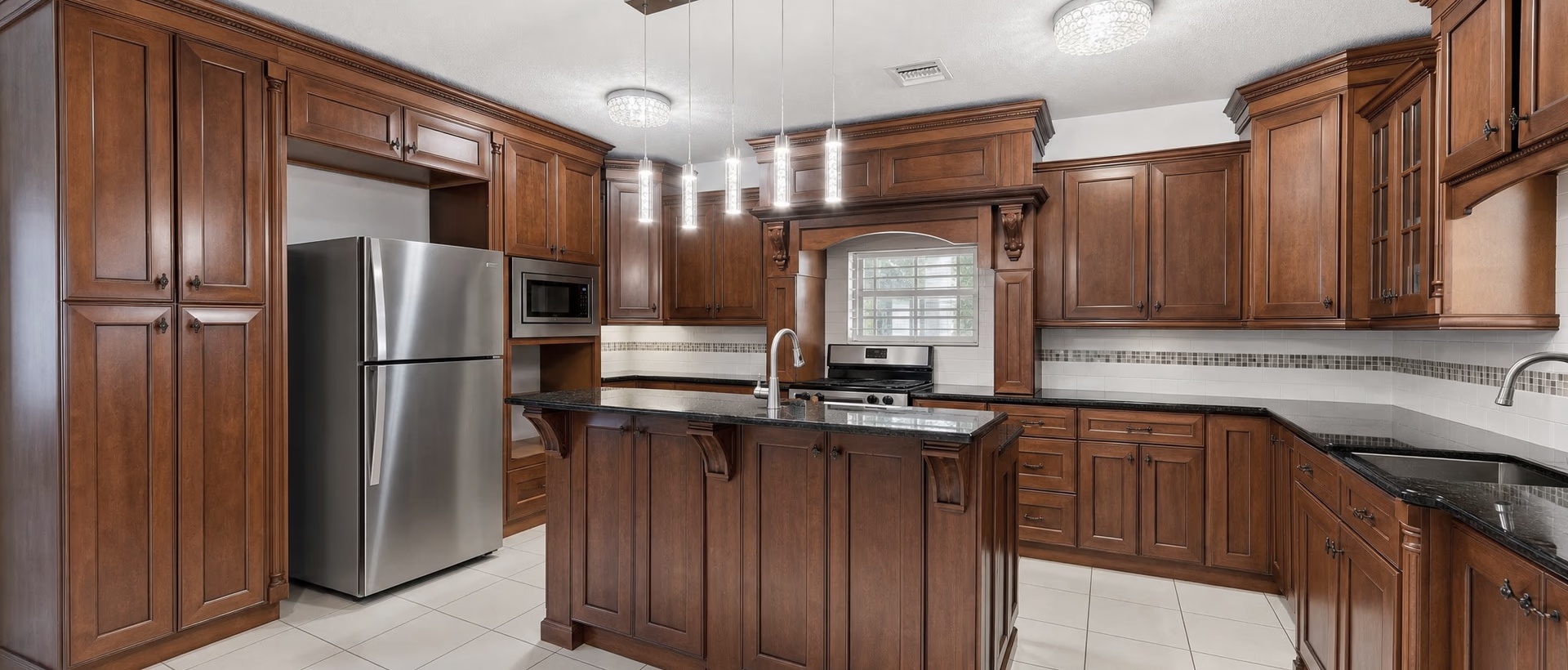 4 - Bedroom Family Home With Boat Dock, Large Yard & Nanny Flat In Savannah4 - Bedroom Family Home With Boat Dock, Large Yard & Nanny Flat In Savannah