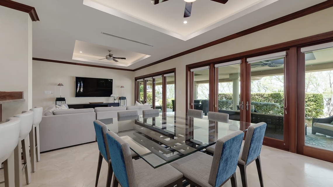 Casa Luna - Beachfront Paradise