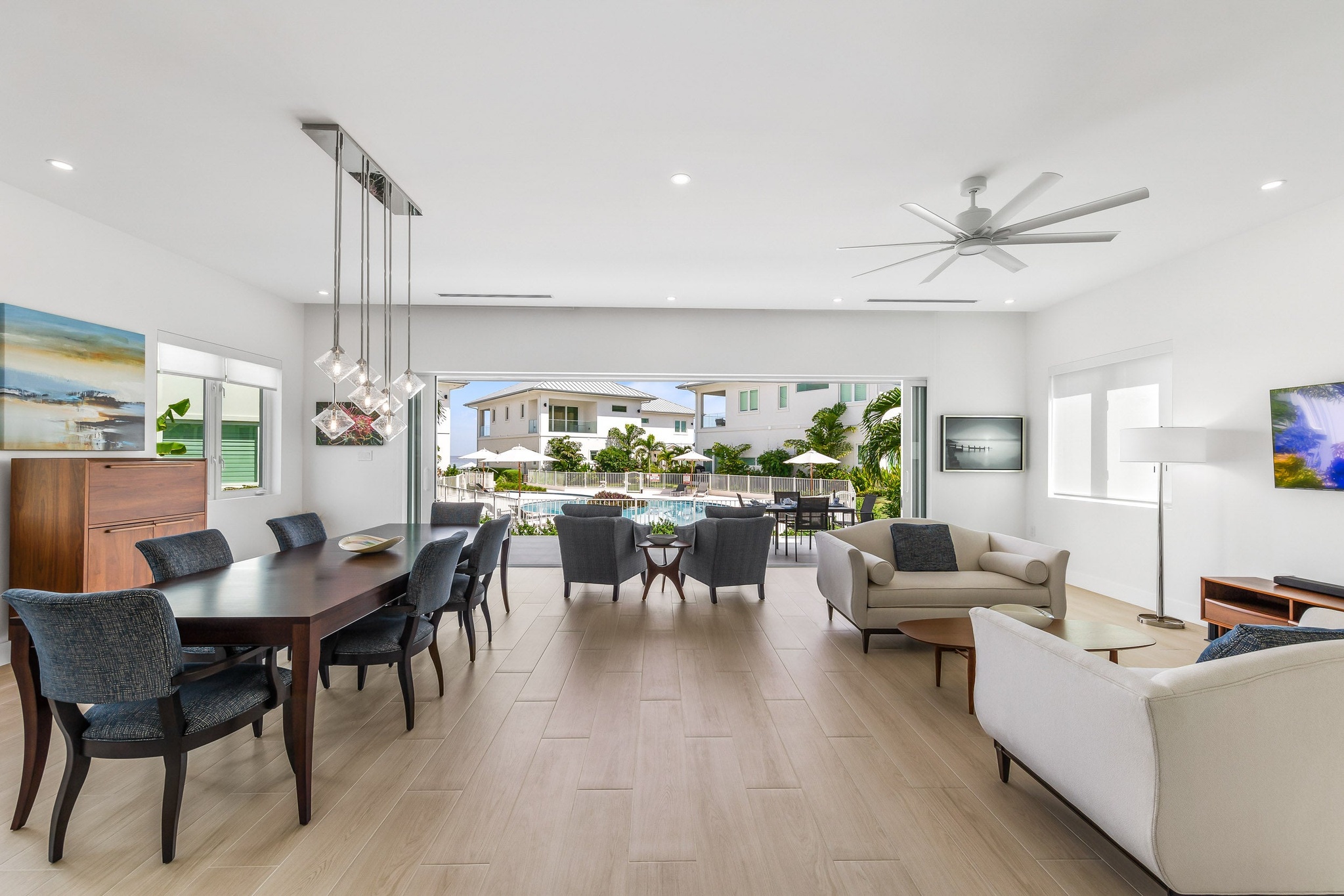 OCEANS 9 VILLA 7 WEST BAY LUXURY BEACHVIEW DETACHED HOME, KY