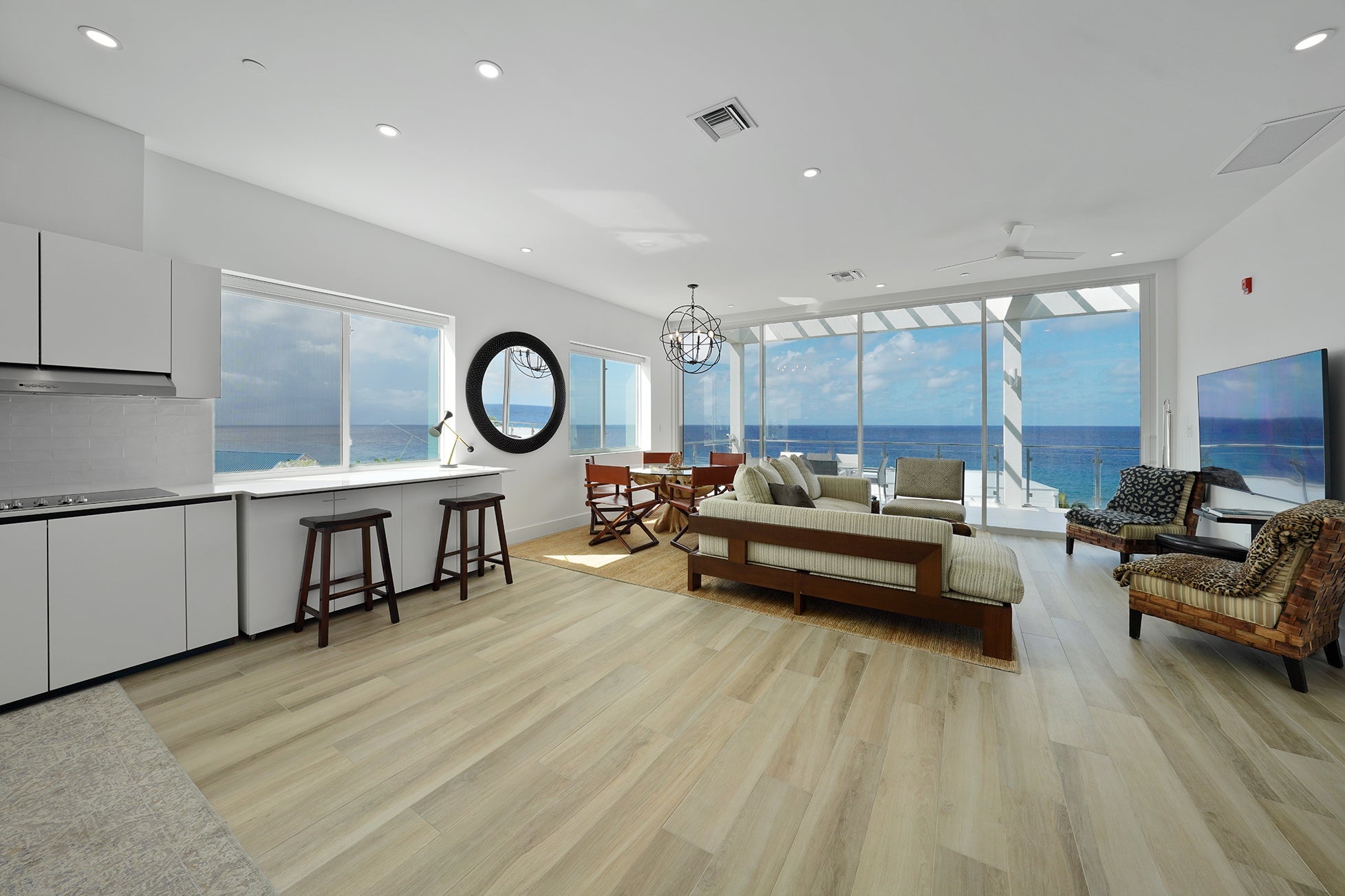 SUNSET POINT - SIGNATURE PENTHOUSE WITH VENDOR FINANCING! #25, KY