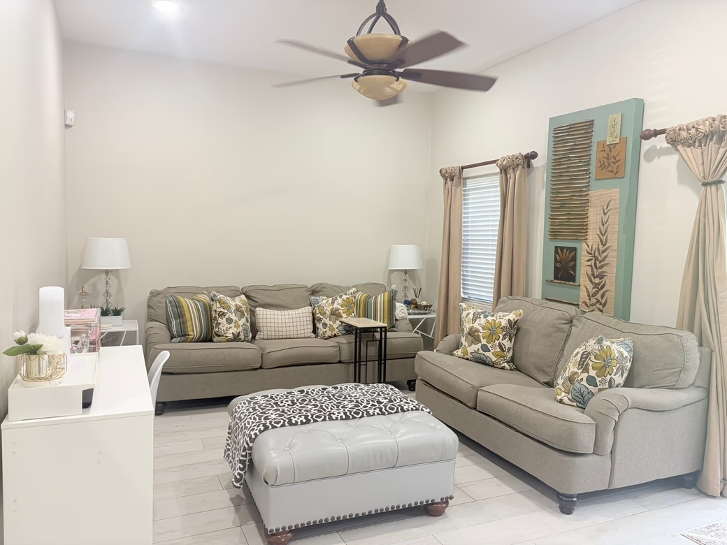 Hilton Estates - 2 Bed 2.5 Bath